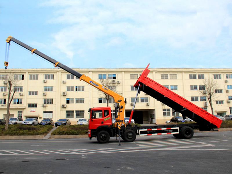東風特商小三軸【8-12噸】隨車吊