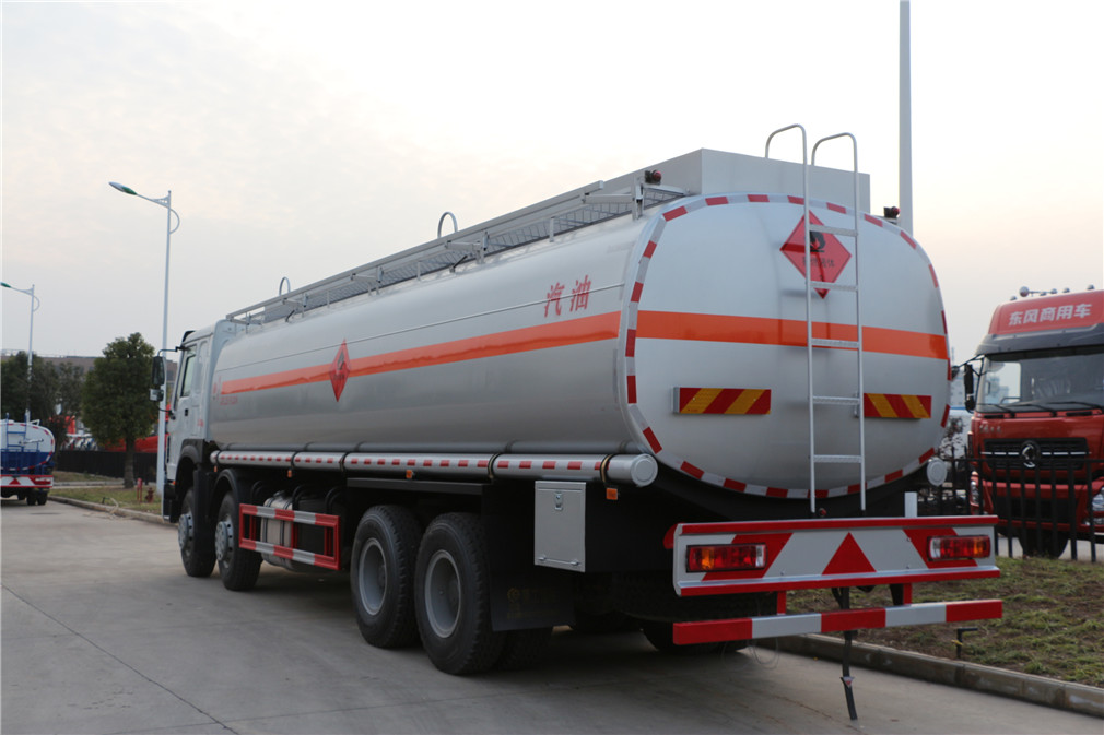 重汽前四后八【30立方】運油車