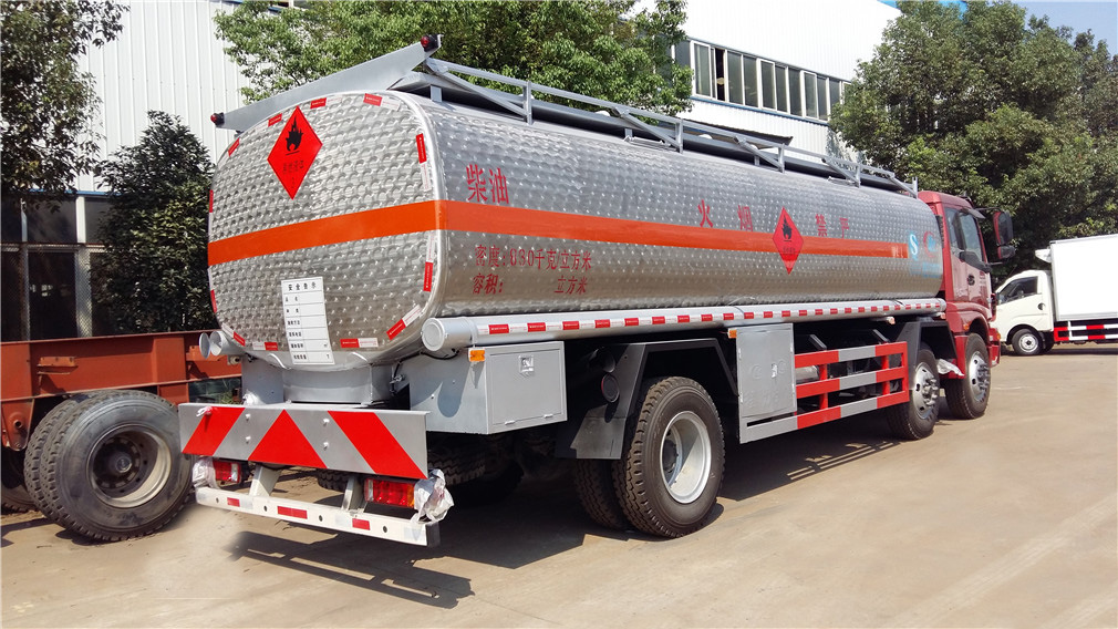 福田歐曼小三軸【26立方】鋁合金運(yùn)油車