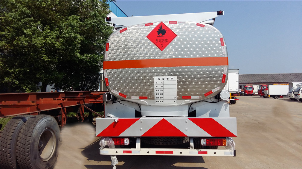 福田歐曼小三軸【26立方】鋁合金運(yùn)油車