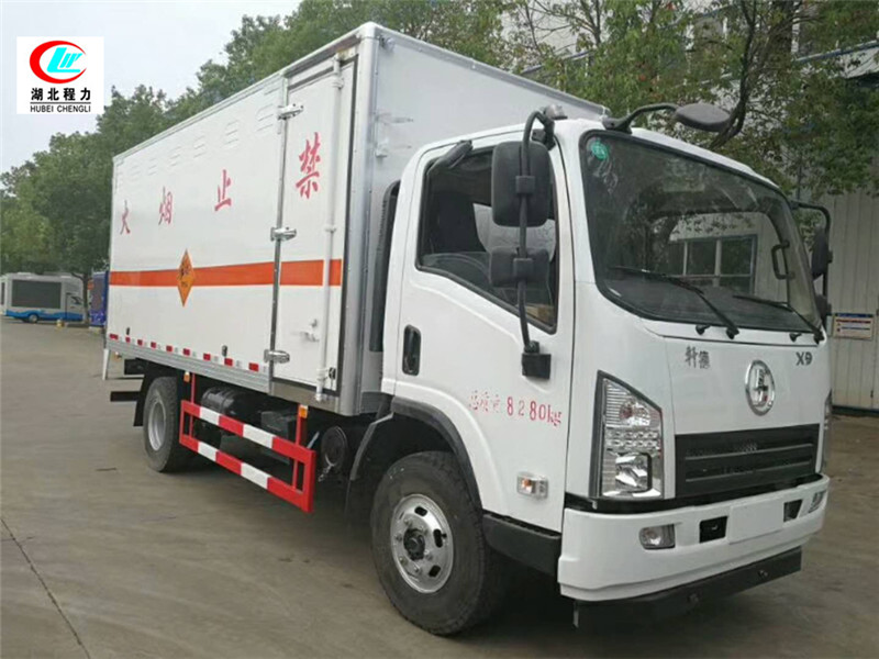 陜汽軒德5.1米易燃?xì)怏w廂式運(yùn)輸車【二類】