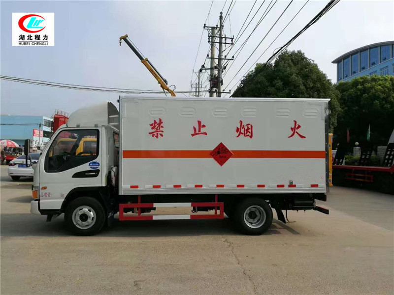 江淮4.1米易燃液體廂式運輸車【三類 】