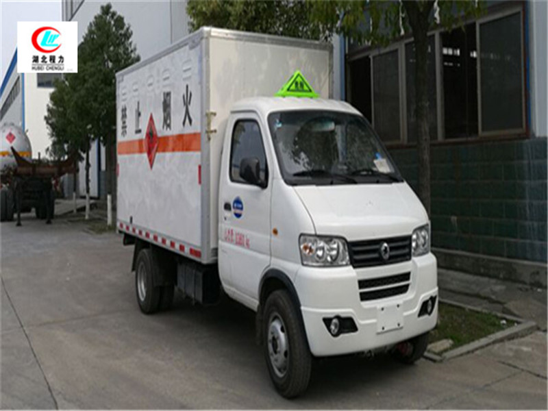 東風(fēng)俊風(fēng)3.3米易燃?xì)怏w廂式運(yùn)輸車【二類 藍(lán)牌】