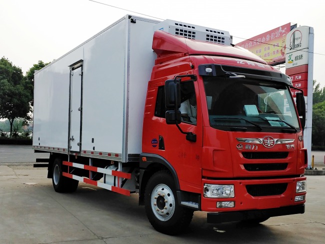 (廂長(zhǎng)7.4米)解放龍V單橋冷藏車(chē)