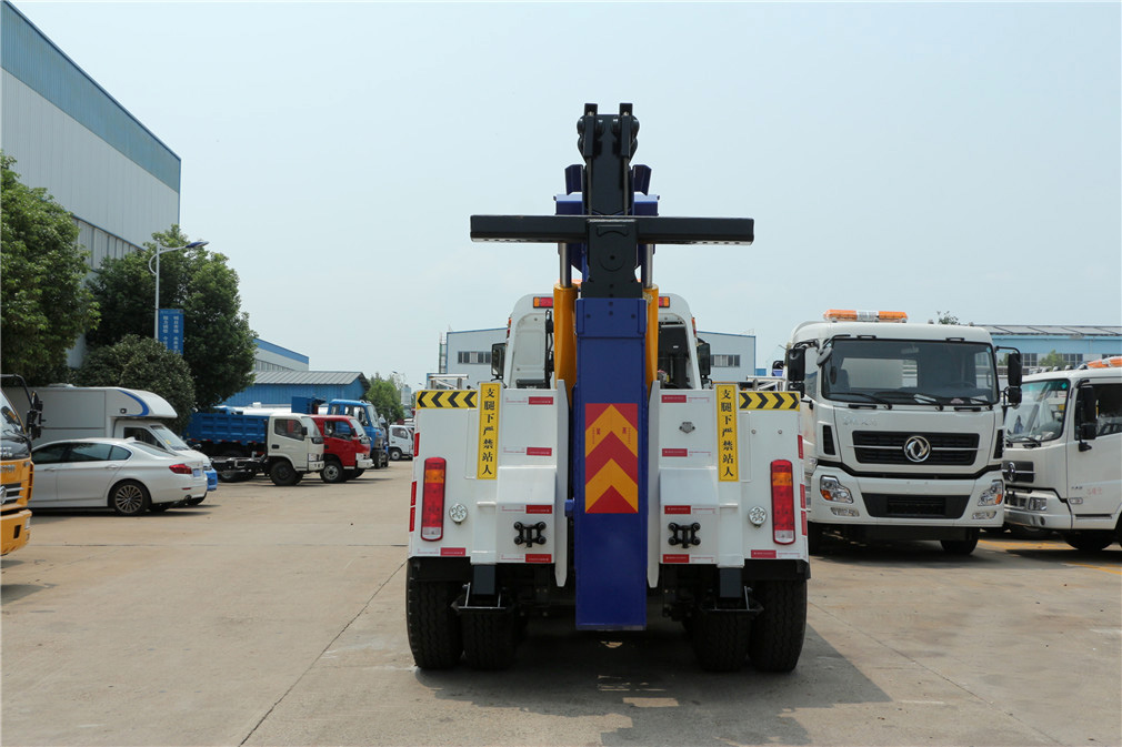 重汽豪沃前四后八CLW5311TQZZ5一托一清障車