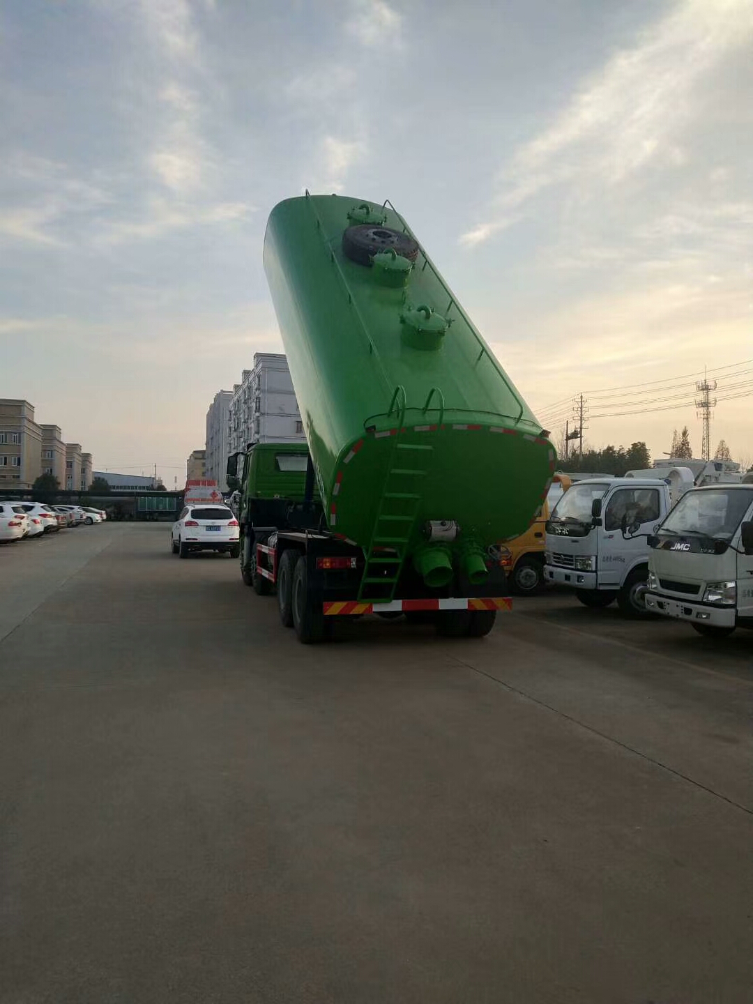 重汽污泥自卸運輸車(24方)