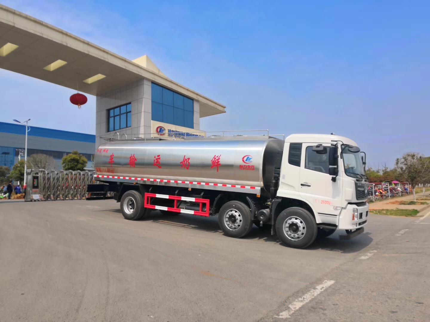 鮮奶運(yùn)輸車
